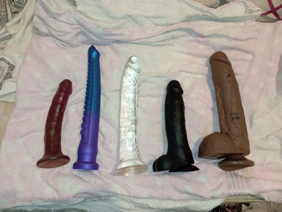 phantasmogram's tweet photo. Todos os meus brinquedos 🤡

o único que não cabe é o marrom... ainda kkkkk

#PINTOSAWARDS #PINTOSAWARD #PINTOAWARDS #PINTOAWARD #XOTAWARDSAuro  #PEITOSAWARDS #BUNDAAWARDS #XOTAAWARDS #DILDOAWARDS https://t.co/1rNcSNllp8