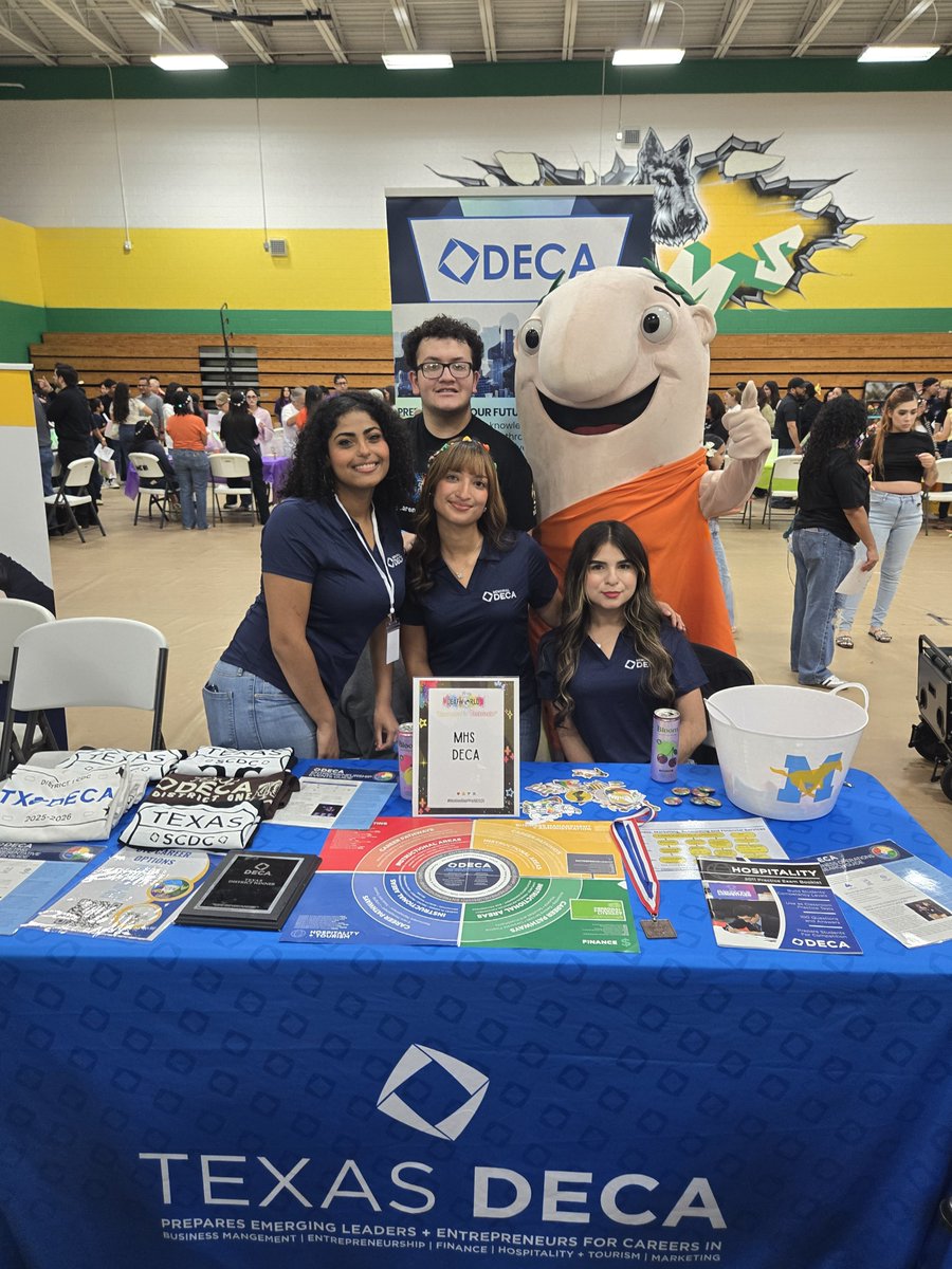 DECAmustang's tweet photo. Memorial DECA at Deafworld promoting CTE business and DECA #misdcte #txdecacoy https://t.co/qLW7pmErvt