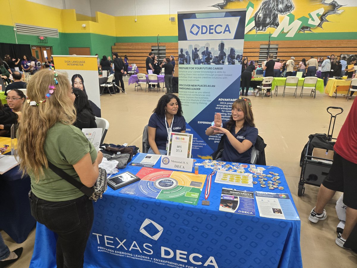DECAmustang's tweet photo. Memorial DECA at Deafworld promoting CTE business and DECA #misdcte #txdecacoy https://t.co/qLW7pmErvt