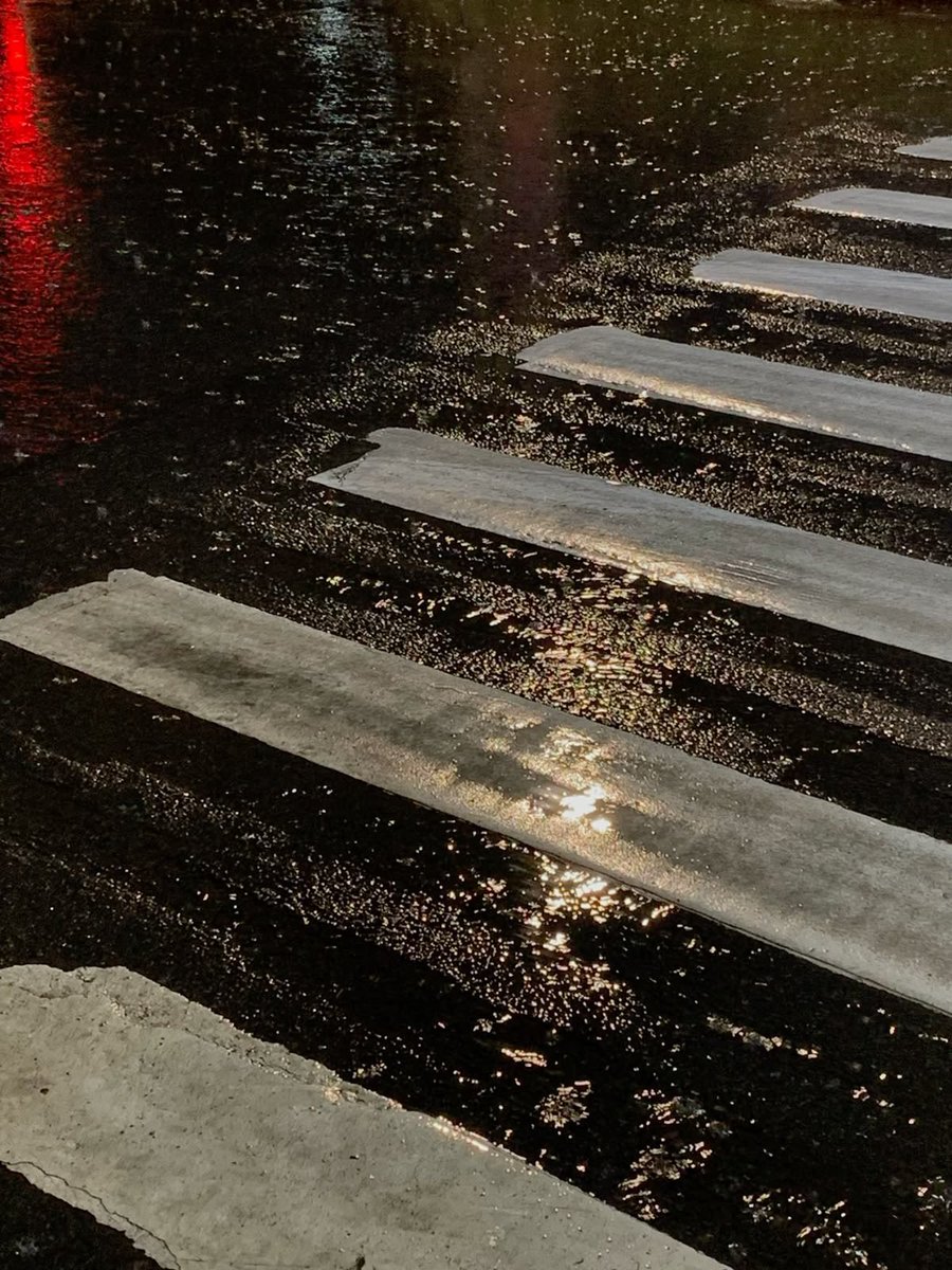 inequaljustice's tweet photo. it’s 𝔯𝔞𝔦𝔫𝔦𝔫𝔤 .

the drops feel prickly and frigid upon my skin .

seeping into silken fabric , weighing down all things ; caressing the contours of my features , until they reach the utmost breaking point , dripping to the ground .

. . . i am cold and lonely . [ 💭 ] https://t.co/Ms8aCJOwjJ