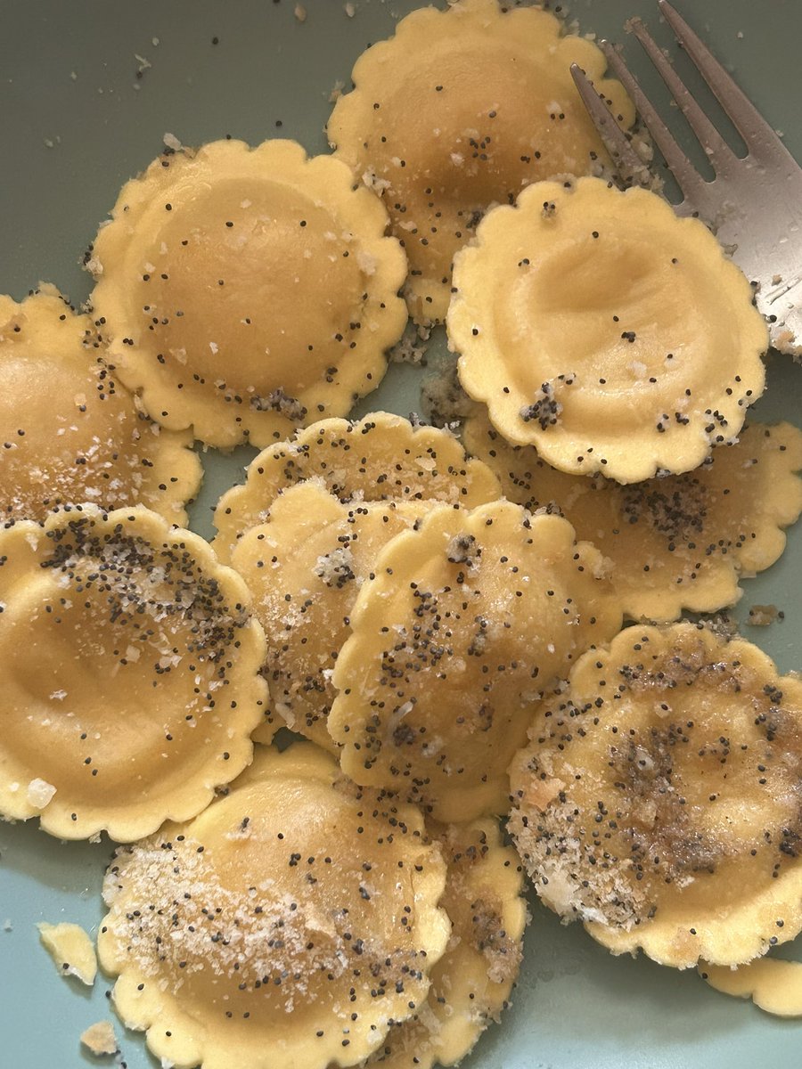 raviesdiary's tweet photo. 🥟 lunch : ravioli, pistachio ice cream and macchiato coffee

593 cals https://t.co/fHuheBhWhc