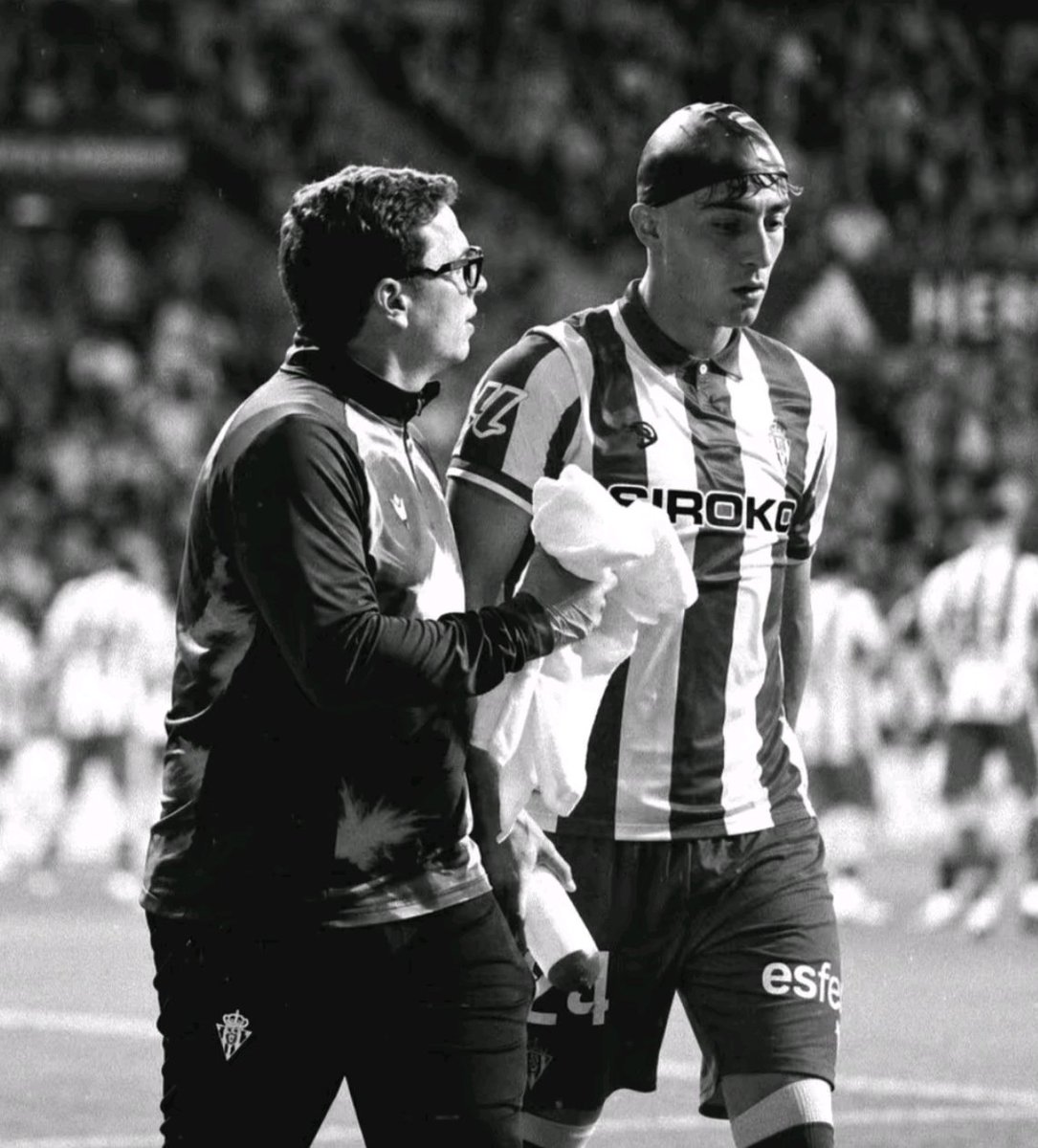 david10rsg's tweet photo. Ojala más jugadores pusiera al menos la mitad de los cojones que pone en cada partido se parte la cara día si día también.
Orgullo siempre en mi equipo guerrero https://t.co/urIsO2riA2