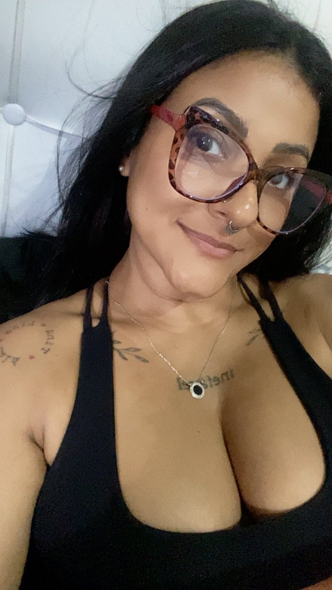 ouleilane's tweet photo. Hoje eu percebi, que a minha grama é verde pra caramba! 🍀🍀🍀 https://t.co/vkgnmldiZv