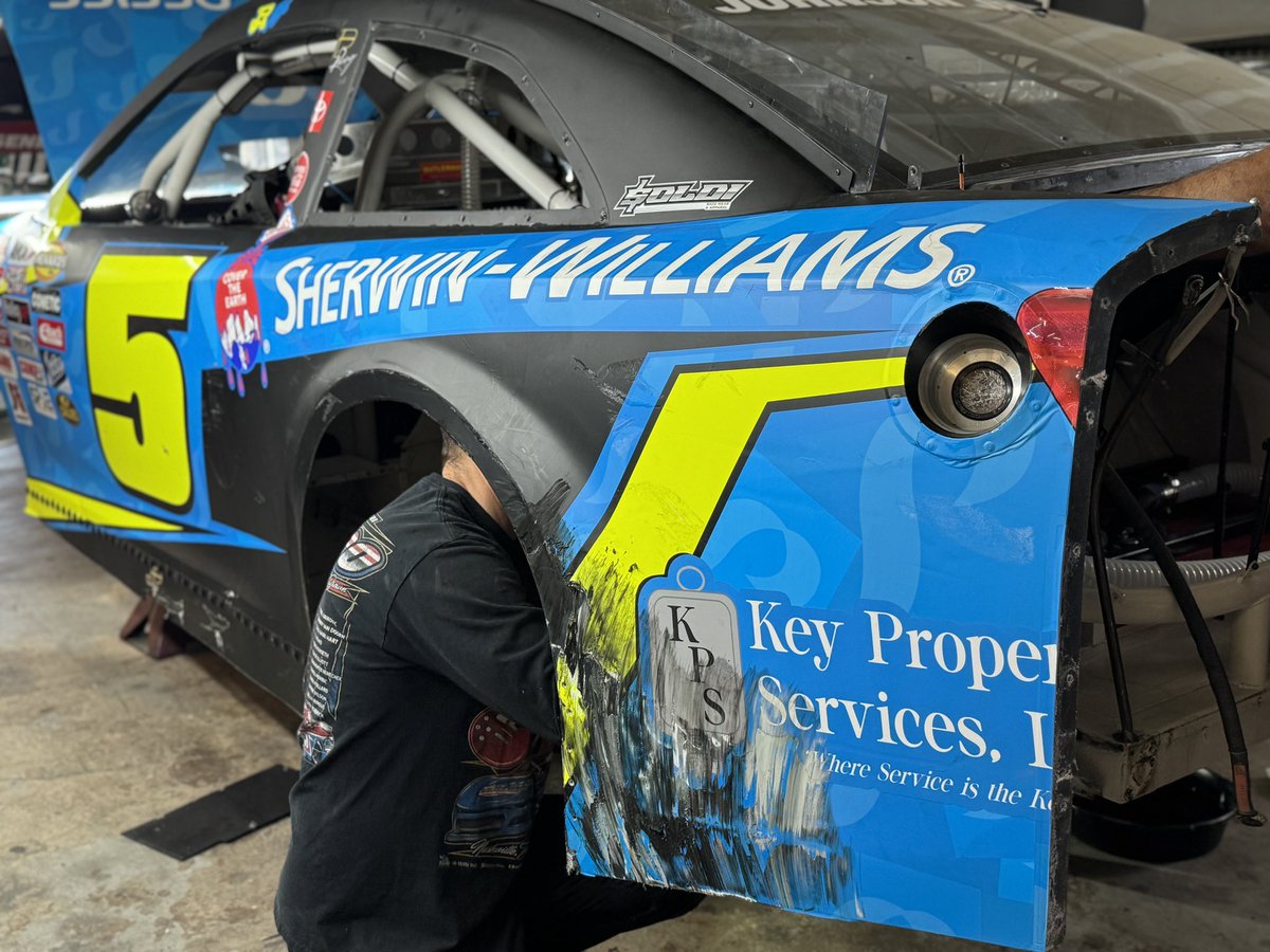 ericjrracing's tweet photo. An all-hands-on-deck kind of week. 🤝🔧
From Madera straight back to the shop. Putting in some work alongside the team to get our No. 5 Toyota repaired and ready to race again. T-minus 3 days until we’re back on track in Las Vegas. 🎰🏁
#ARCA #The5in2026 #NoQuit https://t.co/IlAgWLtT34