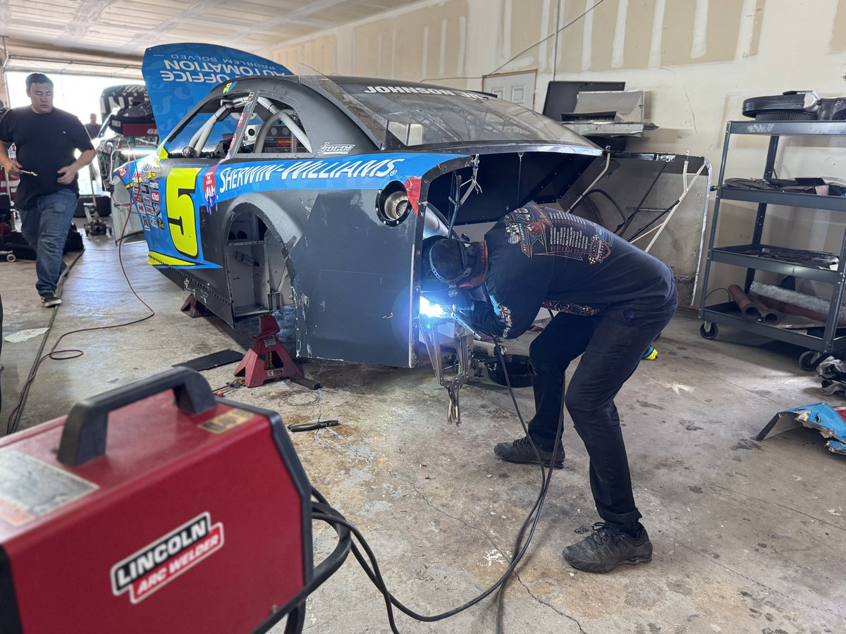 ericjrracing's tweet photo. An all-hands-on-deck kind of week. 🤝🔧
From Madera straight back to the shop. Putting in some work alongside the team to get our No. 5 Toyota repaired and ready to race again. T-minus 3 days until we’re back on track in Las Vegas. 🎰🏁
#ARCA #The5in2026 #NoQuit https://t.co/IlAgWLtT34