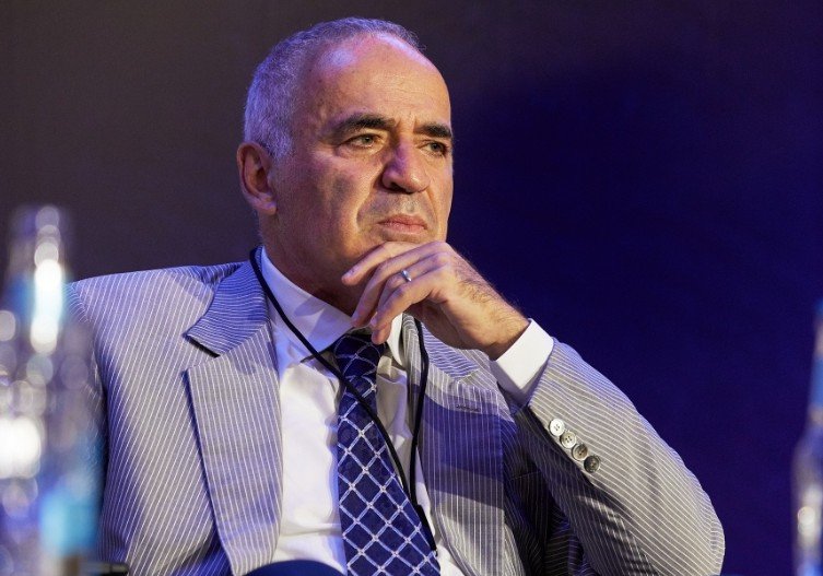 DakdaR22's tweet photo. - Garry Kasparov:

“In a war like this..a monstrous clash of civilizations, where the forces of freedom stand on one side and obscurantism and tyranny on the other..it is simply impossible to seek a middle ground. 

This is a war with only two possible outcomes, either Putin’s victory or his defeat. Any attempt to find a middle ground makes you an ally of evil.”

.............

Awesome as always 
🫡

This is absolute truth..there is no middle ground here.!