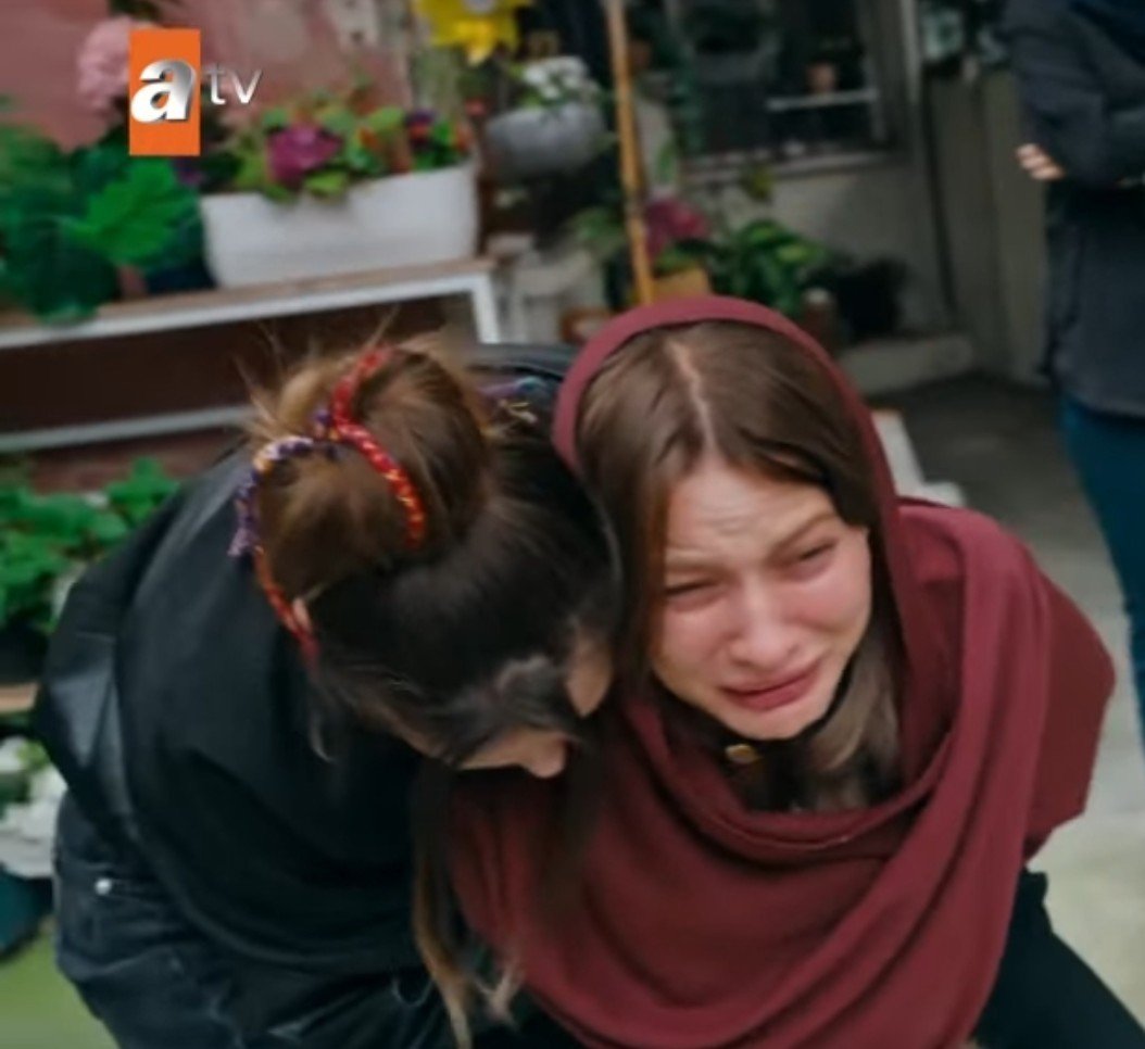 Nour5980's tweet photo. Onu Sarılmak istiyorum😭😭❤️‍🩹 https://t.co/gzfJYDmHrg