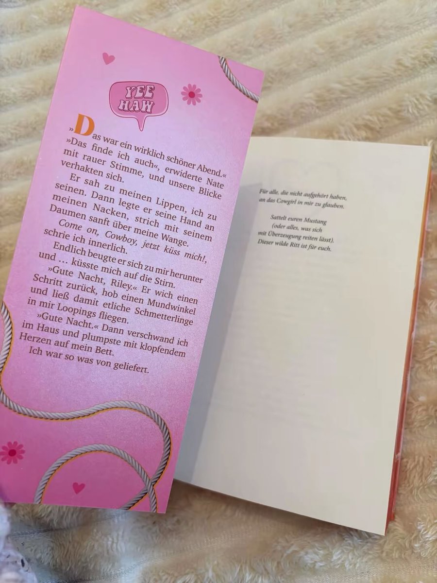 rosilopesnque's tweet photo. Anzeige | Rezensionsexemplar

„How To Catch A (Fake) Cowboy“ von Maren Vivien Haase: Süße Geschichte mit tollem Schreibstil und sympathischen Figuren. Der Humor wirkte teils überzogen, die Story etwas langatmig. Durch den Hype hatte ich mehr https://t.co/rOLpoRV20g