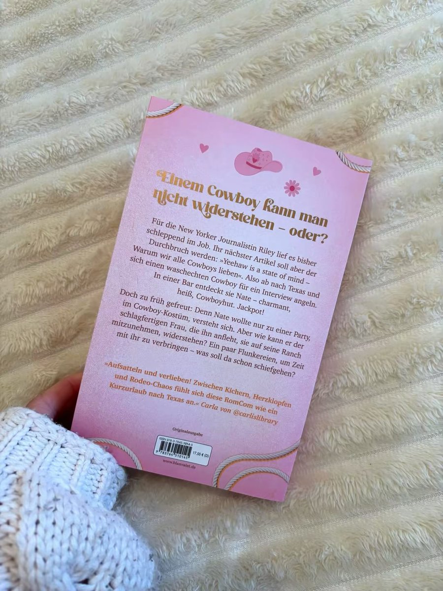 rosilopesnque's tweet photo. Anzeige | Rezensionsexemplar

„How To Catch A (Fake) Cowboy“ von Maren Vivien Haase: Süße Geschichte mit tollem Schreibstil und sympathischen Figuren. Der Humor wirkte teils überzogen, die Story etwas langatmig. Durch den Hype hatte ich mehr https://t.co/rOLpoRV20g