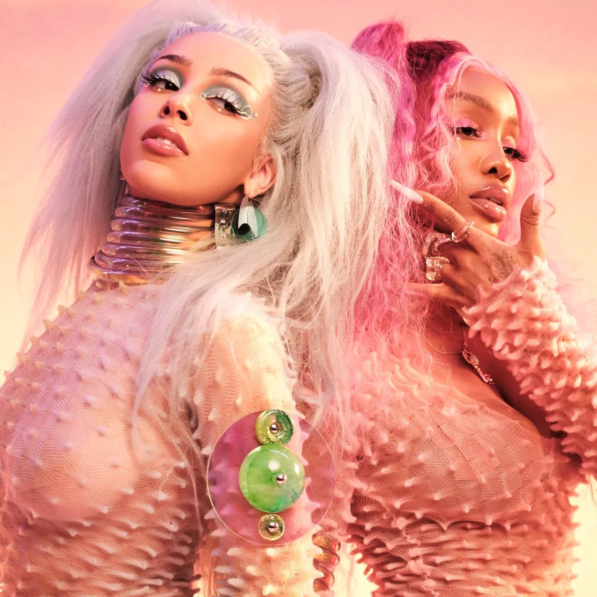 chartdata's tweet photo. .@DojaCat and @sza's "Kiss Me More" becomes the first female collaboration to hit 2.5 billion streams in Spotify history. https://t.co/Ub3LHCuKpD