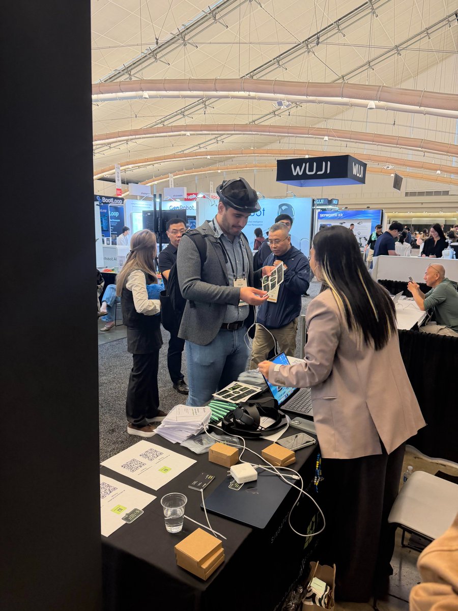 ropedia_ai's tweet photo. Our booth at IROS has been buzzing with visitors!
It’s been great welcoming everyone to Booth 742 to explore Ropedia and try Homie Gen 2 firsthand.
Thanks to everyone who stopped by—we look forward to meeting more of you at IROS!
#IROS #Ropedia #HomieGen2 #Robotics https://t.co/GKuKNBSwgG