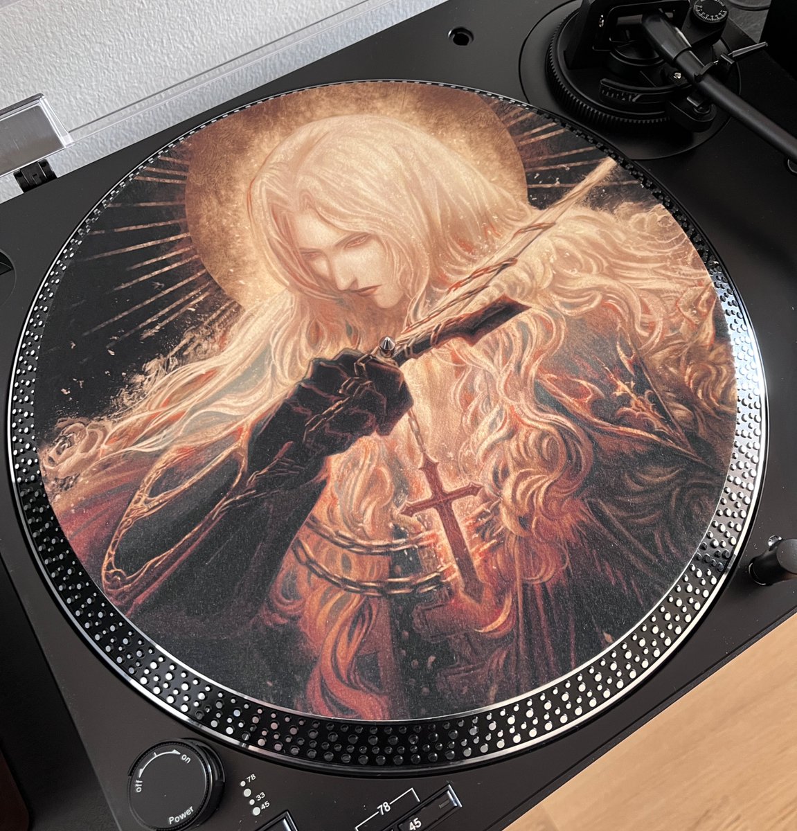 AleksiRemesArt's tweet photo. Got some turntable slipmats made with my art. https://t.co/zua7h1qtDd