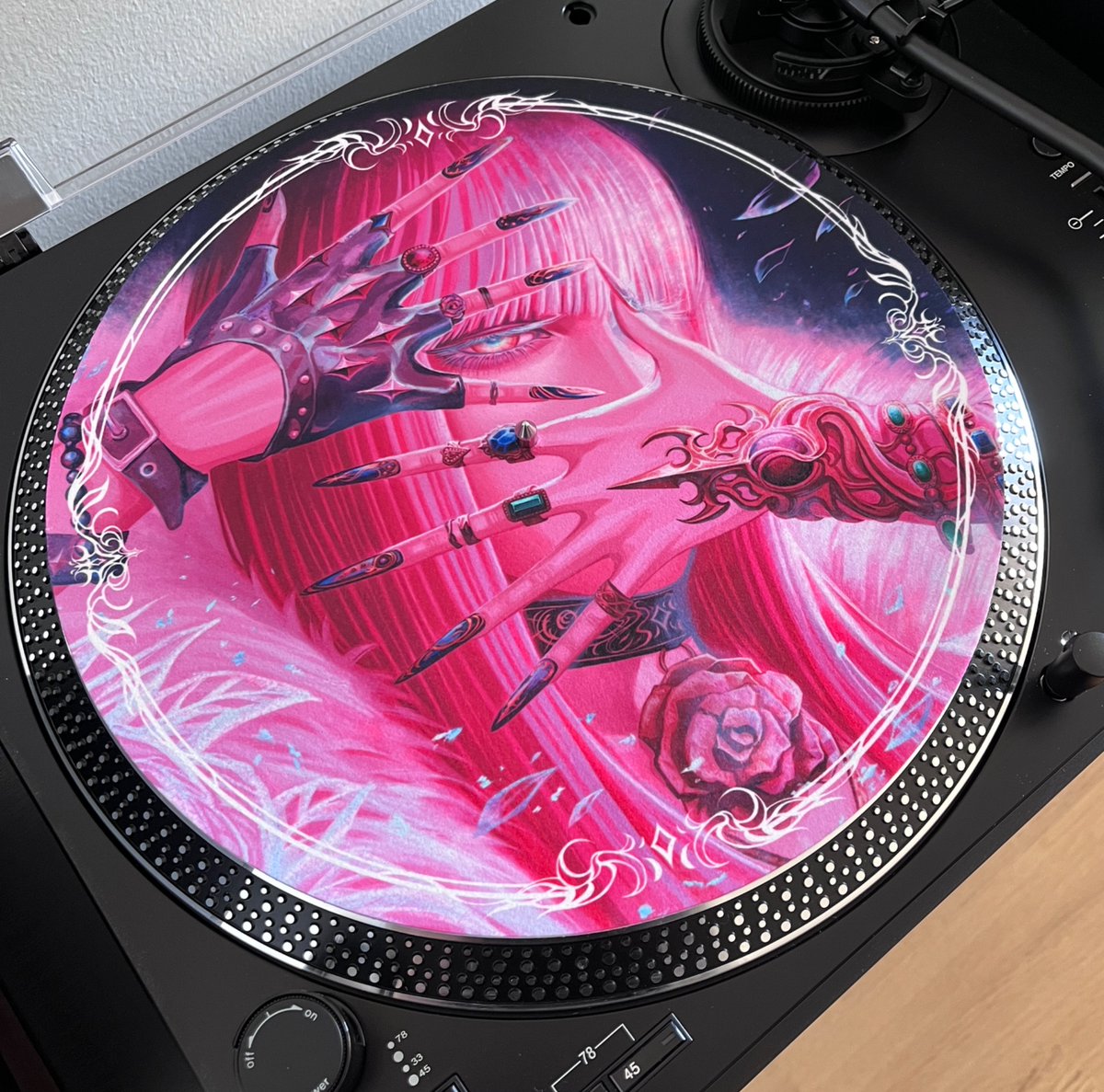 AleksiRemesArt's tweet photo. Got some turntable slipmats made with my art. https://t.co/zua7h1qtDd