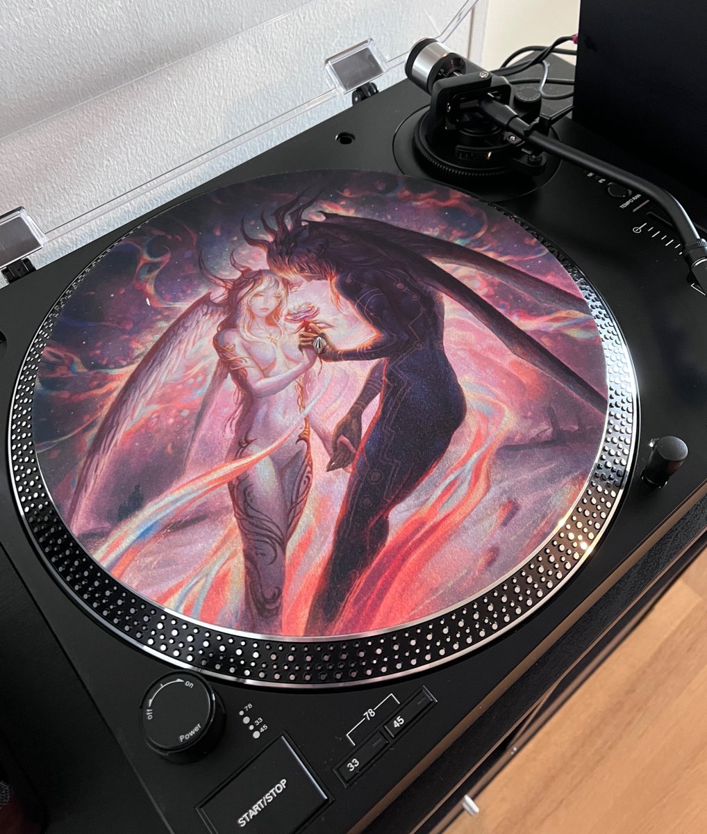 AleksiRemesArt's tweet photo. Got some turntable slipmats made with my art. https://t.co/zua7h1qtDd