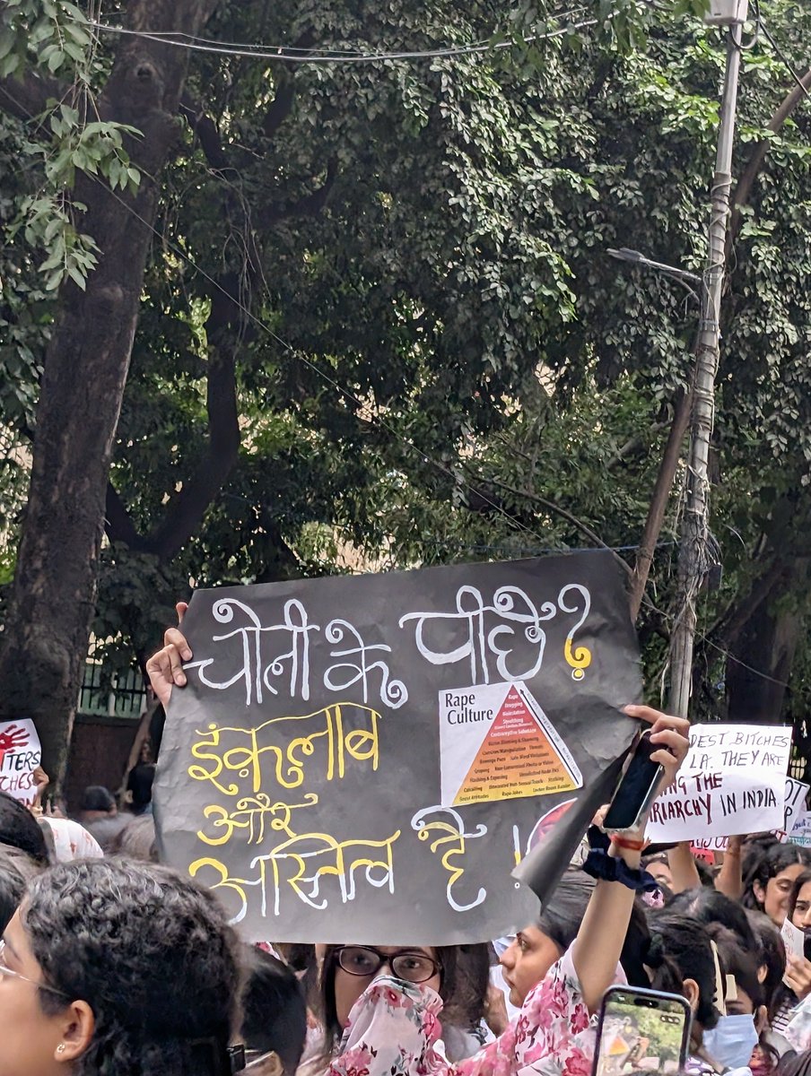 ShreshthaBhada1's tweet photo. 2000+ DU Girls gathered for justice and freedom at north campus, DU🙌🏻 https://t.co/mD2Otm1ees