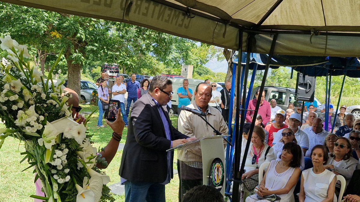 PieroMaroun's tweet photo. Junto a la Dirección Nacional de @ADemocratica y demás compañeros del partido, rendimos tributo a Rómulo Betancourt, por el 45 aniversario de su fallecimiento.

A sus grandes esfuerzos debemos la fundación de nuestro partido, rector de la democracia, que dio lugar a los mejores 40 años de vida republicana de nuestro país. 

El acto contó con la ponencia del profesor y compañero, Ángel Lugo como orador de orden.