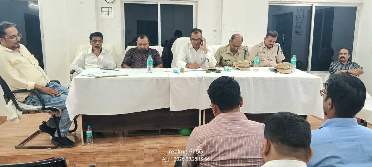 DM_Mayurbhanj's tweet photo. ଉଦଳାଠାରେ ଜିଲ୍ଲାପାଳ ହେମକାନ୍ତ ସୟ୍ ଙ୍କ ଅଧ୍ୟକ୍ଷତାରେ ଅନୁଷ୍ଠିତ ଉପଖଣ୍ଡସ୍ତରୀୟ ଯୁଗ୍ମ ଜନଶୁଣାଣୀ ଶିବିରରେ ଆରକ୍ଷୀ ଅଧିକ୍ଷକ, ମୁଖ୍ୟ ଉନ୍ନୟନ ଅଧିକାରୀ, ଉପ-ଜିଲ୍ଲାପାଳ, ଓ ଅନ୍ୟ ବିଭାଗୀୟ ଅଧିକାରୀଙ୍କ ଉପସ୍ଥିତିରେ ମୋଟ ୨୧୮ଗୋଟି ଅଭିଯୋଗର ଶୁଣାଣି କରାଯାଇ CMRFରୁ ୨୯ ଜଣଙ୍କୁ ଆର୍ଥିକ ସହାୟତା ପ୍ରଦାନ କରାଯାଇଛି । https://t.co/WuVpro0K26