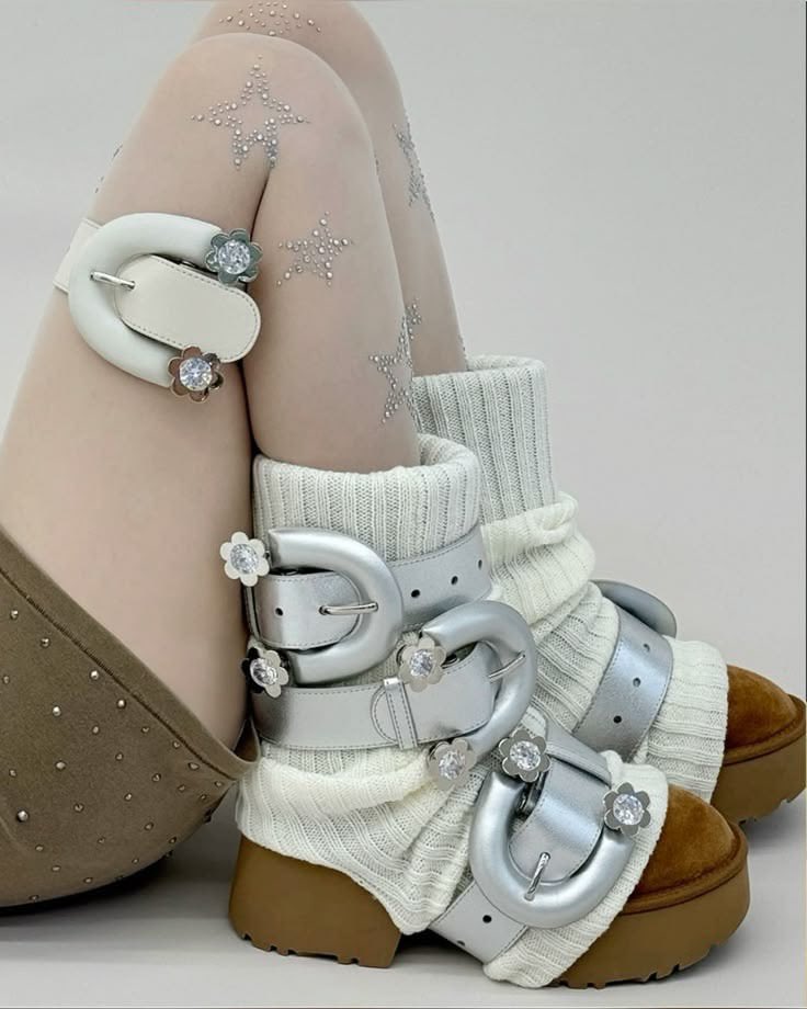 evergreenhues's tweet photo. chunky buckle boots 🤍🥾 https://t.co/XWUi5h0D9s