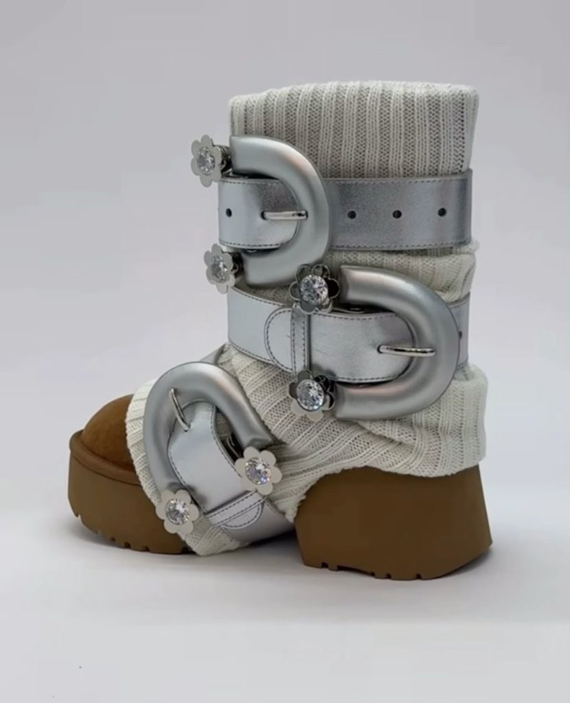 evergreenhues's tweet photo. chunky buckle boots 🤍🥾 https://t.co/XWUi5h0D9s
