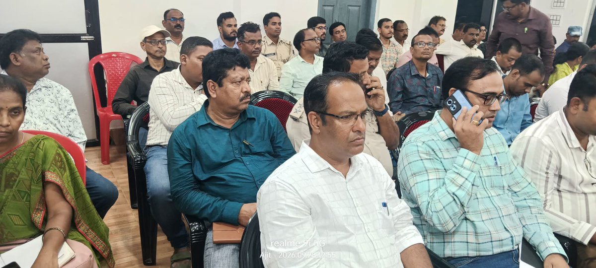 DM_Mayurbhanj's tweet photo. ଉଦଳାଠାରେ ଜିଲ୍ଲାପାଳ ହେମକାନ୍ତ ସୟ୍ ଙ୍କ ଅଧ୍ୟକ୍ଷତାରେ ଅନୁଷ୍ଠିତ ଉପଖଣ୍ଡସ୍ତରୀୟ ଯୁଗ୍ମ ଜନଶୁଣାଣୀ ଶିବିରରେ ଆରକ୍ଷୀ ଅଧିକ୍ଷକ, ମୁଖ୍ୟ ଉନ୍ନୟନ ଅଧିକାରୀ, ଉପ-ଜିଲ୍ଲାପାଳ, ଓ ଅନ୍ୟ ବିଭାଗୀୟ ଅଧିକାରୀଙ୍କ ଉପସ୍ଥିତିରେ ମୋଟ ୨୧୮ଗୋଟି ଅଭିଯୋଗର ଶୁଣାଣି କରାଯାଇ CMRFରୁ ୨୯ ଜଣଙ୍କୁ ଆର୍ଥିକ ସହାୟତା ପ୍ରଦାନ କରାଯାଇଛି । https://t.co/WuVpro0K26