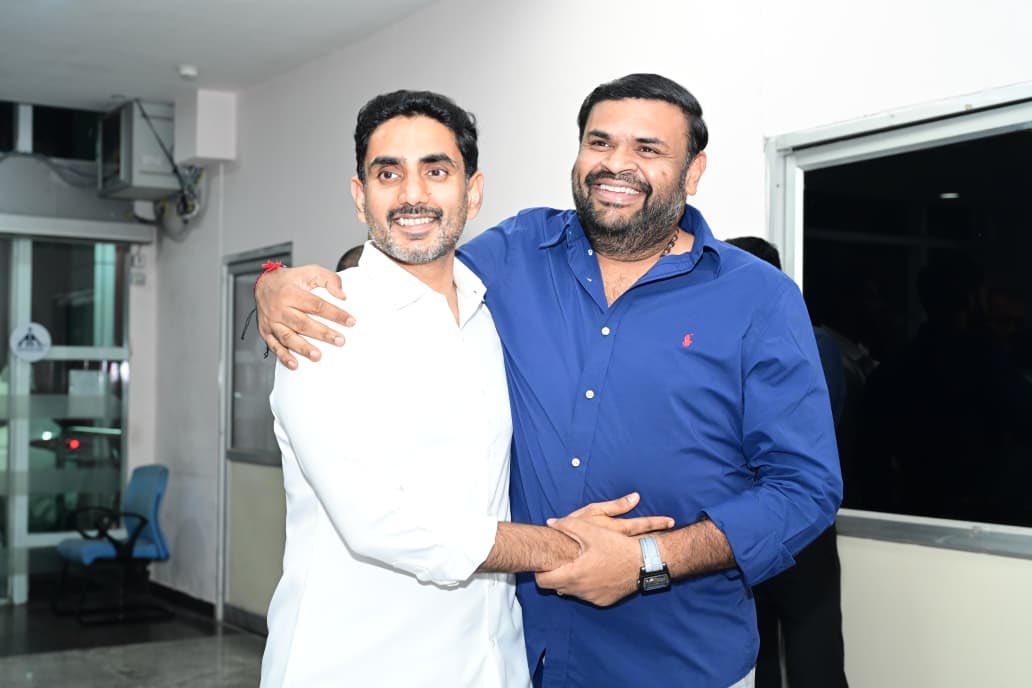 BojjalaSudhir's tweet photo. తిరుపతి పర్యటనకు విచ్చేసిన ఆంధ్రప్రదేశ్ రాష్ట్ర విద్యా, ఐటీ, ఎలక్ట్రానిక్స్ శాఖల మంత్రి శ్రీ @naralokesh గారికి రేణిగుంట ఎయిర్‌పోర్ట్‌లో శ్రీకాళహస్తి నియోజకవర్గ శాసనసభ్యులు శ్రీ బొజ్జల సుధీర్ రెడ్డి గారు ఘన స్వాగతం పలికారు. 

#NaraLokesh 
#tirupathivisit https://t.co/QJ6jLZKnvy