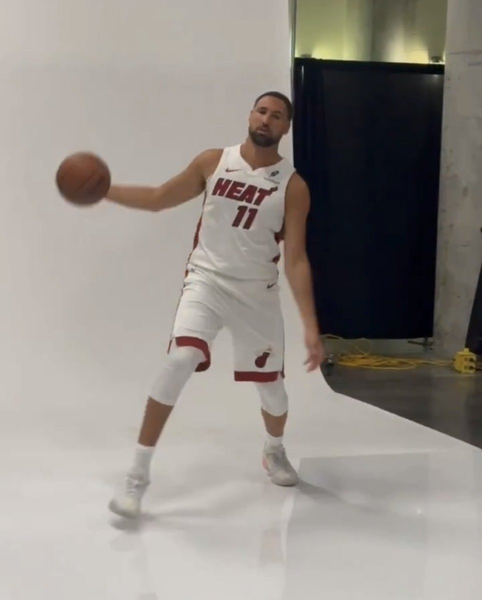 ernieraps's tweet photo. Rest easy Celtics Shaq. Heat Klay has you now. https://t.co/pXqYscpyDi
