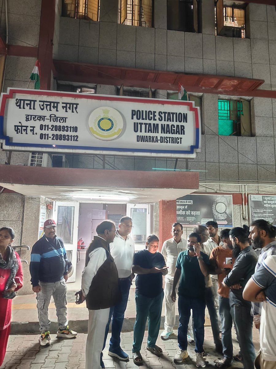 MeghUpdates's tweet photo. SHOCKING NEWS! Remember the Tarun Khatik murder case?

​Now, Tarun’s uncle Tek Chand &amp; a KEY EYEWITNESS, have reportedly ATTACKED by "PEACEFULS". 

​Outraged locals have gathered outside the Uttam Nagar Police Station demanding URGENT ACTION. 

https://t.co/LHI3jLJrM9