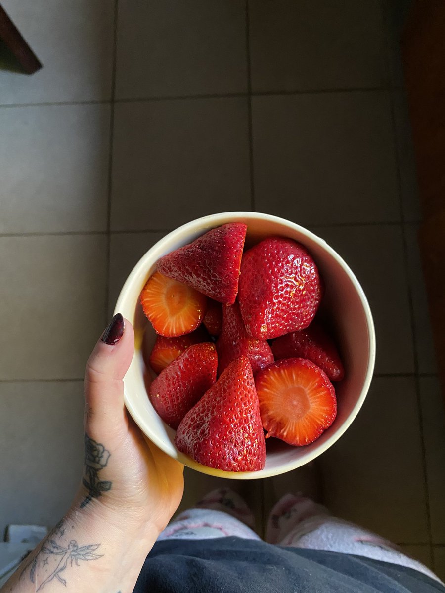 jesuisjaz's tweet photo. Comienza mi época favorita 🍓❤️ https://t.co/TCxWP60yc3