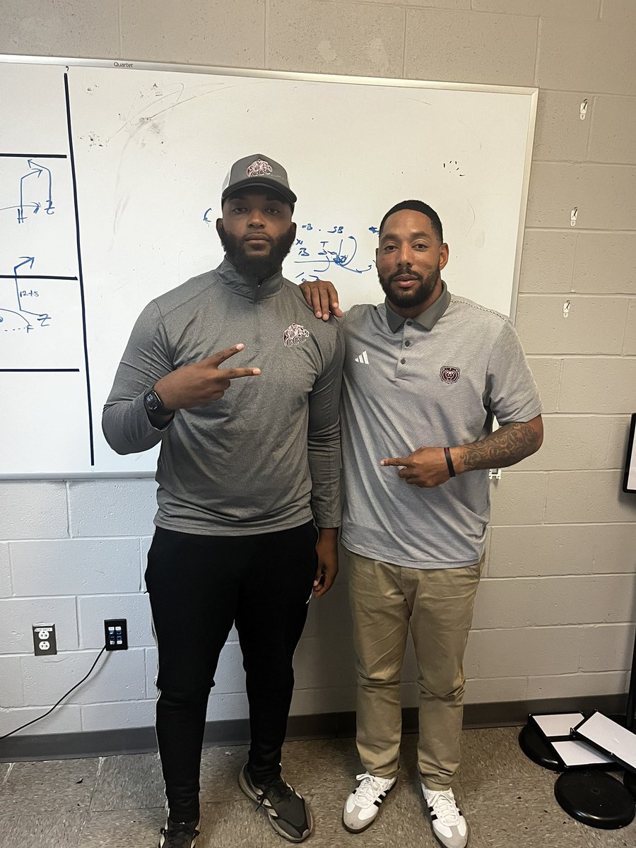JaySaff85's tweet photo. Appreciate the hospitality and love at Coahoma Community College. Good luck Thursday. https://t.co/nNQco3qJBX