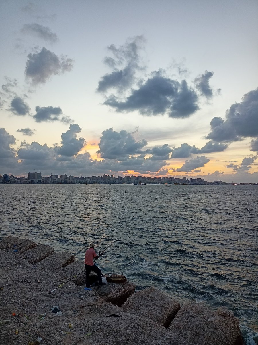 Nada3mad116's tweet photo. يوم برفقة صديقة بعد غياب، وحديث حول المحاولات وإحباطات الحياة المتتالية وأحوال البلاد والعباد.

استمع إلىAmr Diab - El Madeena  1984 عمرو دياب - المدينة عبر BN #SoundCloudCloud https://t.co/8tjQ2RlGlZ https://t.co/dajPN99T2d