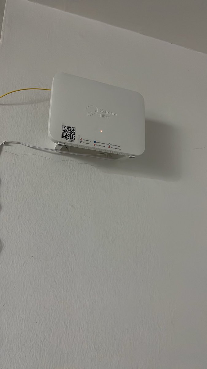 anny_96k's tweet photo. This thing is not working from afternoon 2 O’clock @airtelindia are you going to extend by one day as a compensation @TRAI 
@Airtel_Presence 
#airtelwifi #airtel https://t.co/okp4C9jpWN