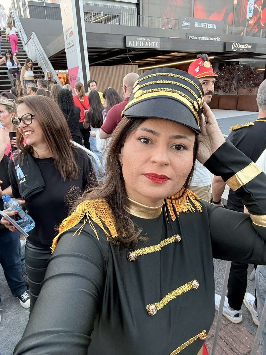 graceosik's tweet photo. Deixe ela ser feliz acreditando que ainda é criança! #oultimovoodanave #curitiba #quexoudaxuxaéesse https://t.co/QU7jrHfKUl