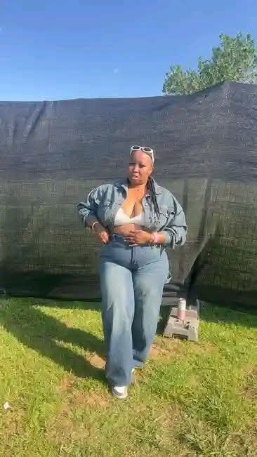 ReezaySA's tweet photo. 🚨 #BREAKINGNEWS | MISSING PERSON

Hey guys, we kindly need your assistance, bandla. 💔😭

Our sister has been missing since Saturday morning. She was last seen when she told the family she was going to a meeting, but she never returned.

At the time she went missing, she was wearing a white top and jeans and had natural hair.

🙏🏾 Please help us find her. If you have seen her or have any information about her whereabouts, please contact the family or the relevant police station.

Your repost could reach someone who knows where she is. Please share widely. 💔

📸 Photo: Supplied by family

#MissingPerson #MissingWoman #MissingPersonAlert #HelpFindHer #SouthAfrica #Gauteng #BreakingNews