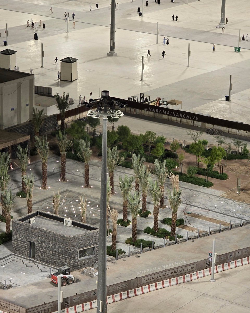 thekingdom_ksa's tweet photo. مشروع تطوير سقيفة بني ساعدة شمال غربي المسجد النبوي يقترب من مراحله النهائية، في موقع شهد مبايعة أبي بكر الصديق رضي الله عنه بالخلافة. https://t.co/xeiYKRgHEG
