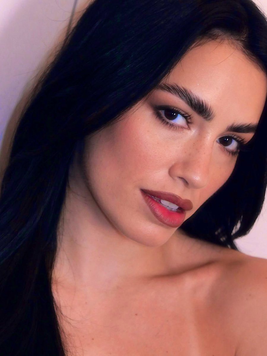 lali_gera's tweet photo. GOD IS A WOMAN. https://t.co/0egRdEYSWC