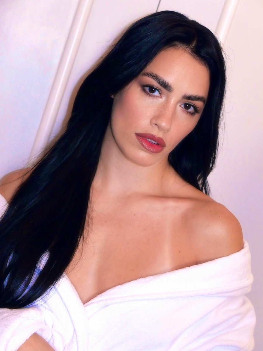 lali_gera's tweet photo. GOD IS A WOMAN. https://t.co/0egRdEYSWC