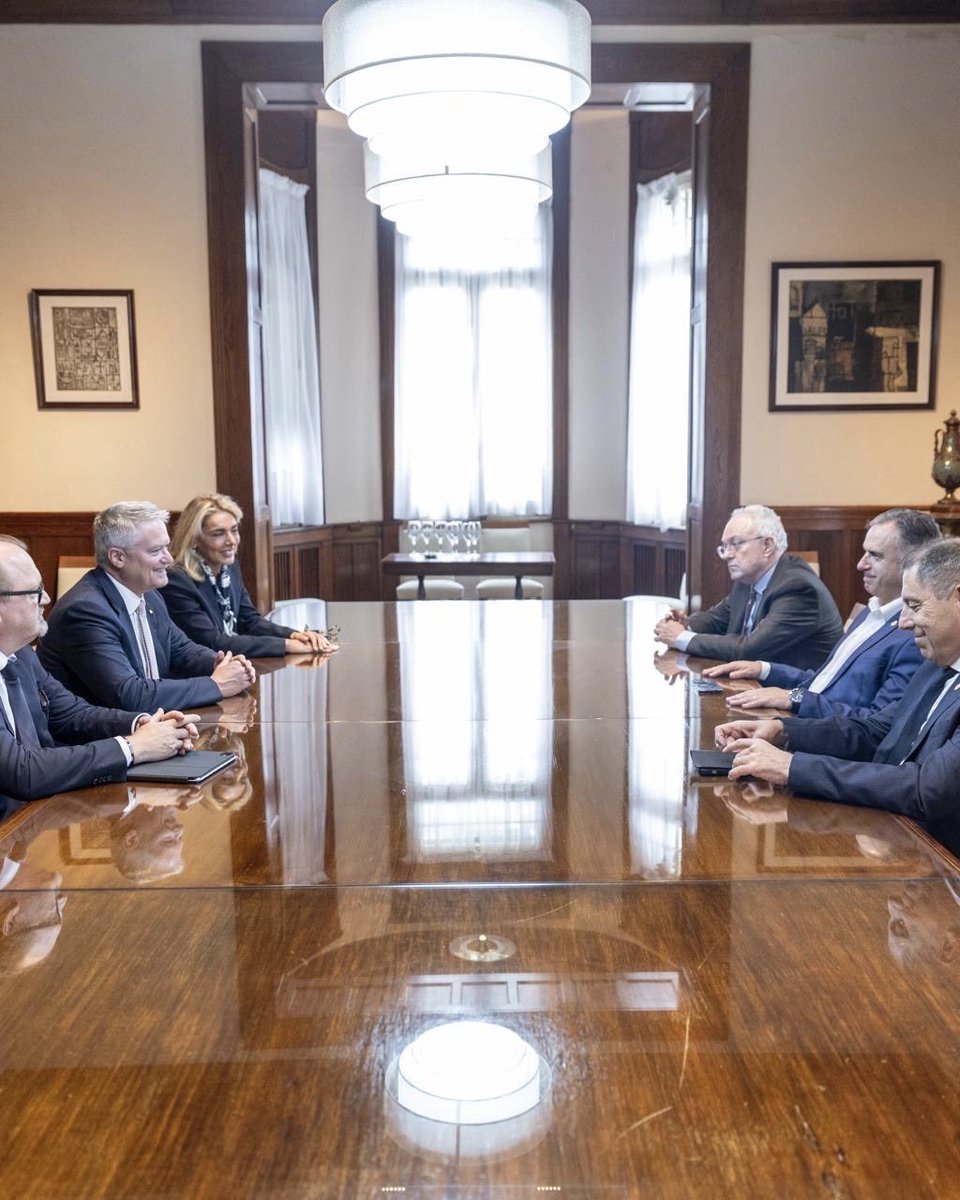 SilviaOECD's tweet photo. President Orsi and OECD Secretary-General Cormann discussed closer cooperation with Uruguay. Multilateralism is at the heart of our work together: sharing ideas, tackling common challenges and ensuring Uruguay has a voice in shaping international standards. https://t.co/J9ssV7F4WO