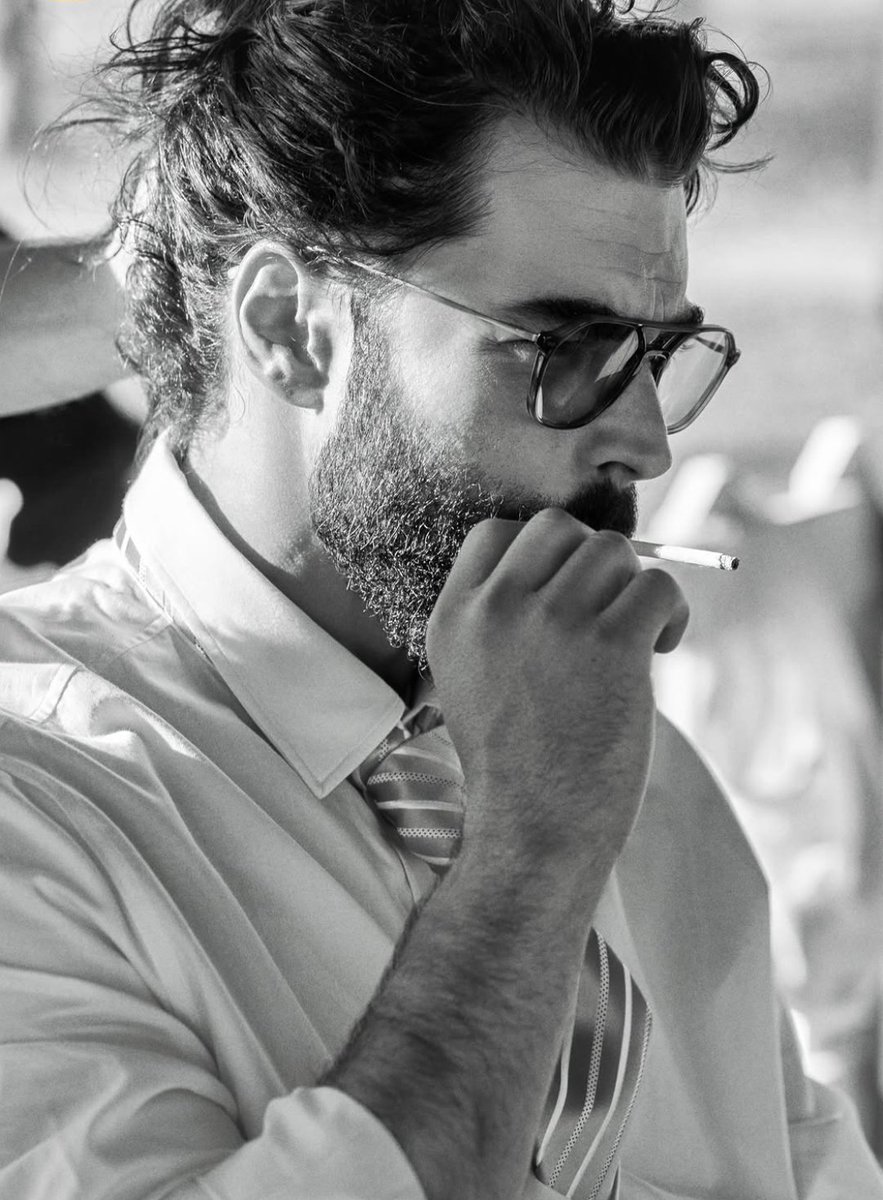 sennur_archive's tweet photo. Karizmanın vücut bulmuş hali misin be❤️‍🔥 https://t.co/Z0wup9PXiv