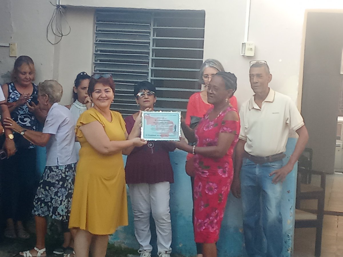 lby780101's tweet photo. Hoy se hace entrega de un reconocimiento a la dirección General Provincial de Educación Villa Clara por los relevantes aportes realizados en el periodo 2021-2025 contribuyendo al cumplimiento de los objetivos de trabajo de la provincia. @dpevillaclara @CubaMined @dmesantaclaravc https://t.co/Y5PkrGKILh