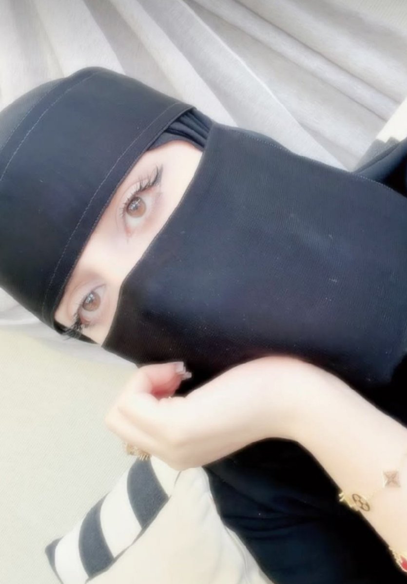 mr885mr's tweet photo. غرباء ثم أصدقاء ثم أحاديث طويلة ثم احبه ثم عادوا للغرباء وقلوبهم مكسوره 🫀💔 https://t.co/m9la17kdcB