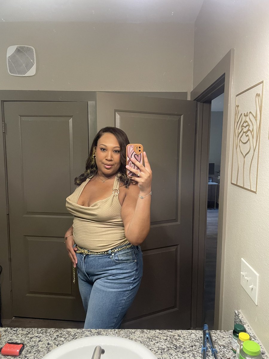 justLEE_SS's tweet photo. Room for improvement but I’m loving how 32 is looking on me 😅☺️ https://t.co/Rb7umFcSdd