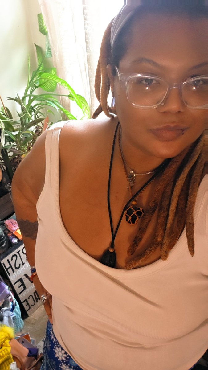 JazzySunflowerz's tweet photo. Current status: Unbothered, highly favored, and watching everything I asked the universe for finally show up in my physical reality. 🔮 https://t.co/MxlMNYR2lK