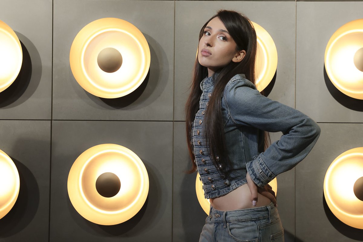 Melinee13's tweet photo. Ambre sort son deuxième single à 00h 
Le clip demain à 10h 
L'album le 4/12 
What else ? https://t.co/aRdAYPAPx6