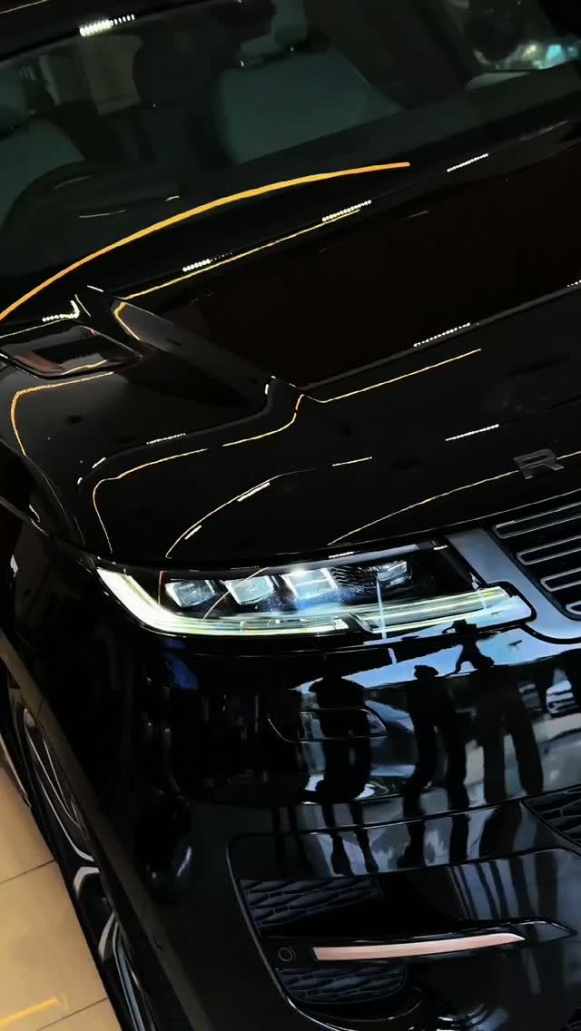 LucretiaVars's tweet photo. Range Rover View all comments https://t.co/MbySOWU6fz