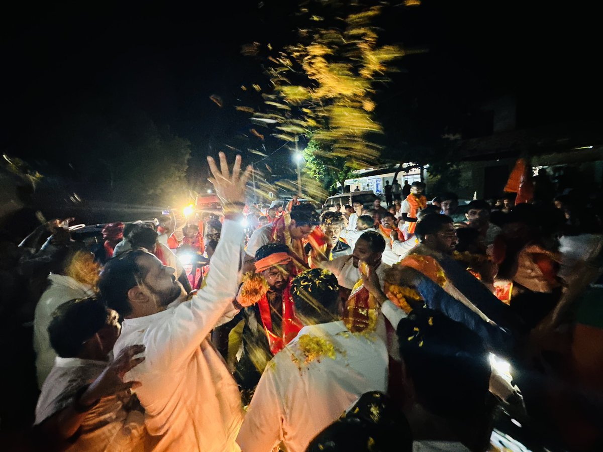 premendraguddu's tweet photo. सेवा, समर्पण और राष्ट्रभक्ति की भावना से ओतप्रोत ‘सेवा संकल्प बाइक यात्रा’ का आज अलीगढ़ जनपद के खैर विधानसभा क्षेत्र आगमन पर अत्यंत उत्साहपूर्ण स्वागत किया। 

यह यात्रा आस्था, सेवा और राष्ट्रभक्ति के भाव को जन-जन तक पहुँचाने का प्रेरणादायी माध्यम बन रही है।

#SevaSankalpBikeYatra #SevaSankalpAbhiyan #PremendraGuddu #BJYM #BJPAligarh