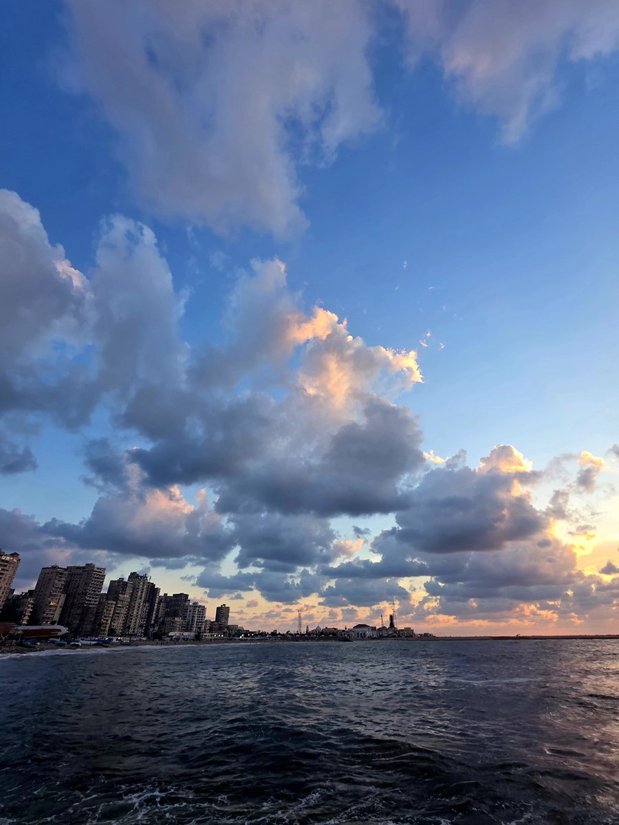 daibo2010's tweet photo. سحاب وبحر https://t.co/gpVNlgqIBa