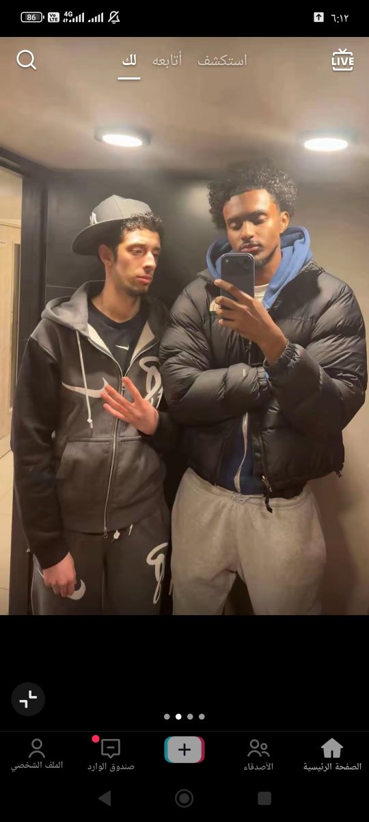 chinzxss's tweet photo. Moroccan guy and somali guy live taking a photo together lol https://t.co/dyGOhhr7vz