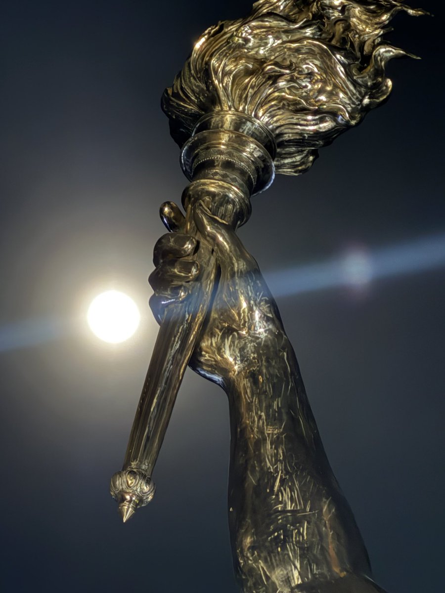 AtelierMissor_'s tweet photo. We erected the statue under a full moon last night. https://t.co/prd2bOZhGd