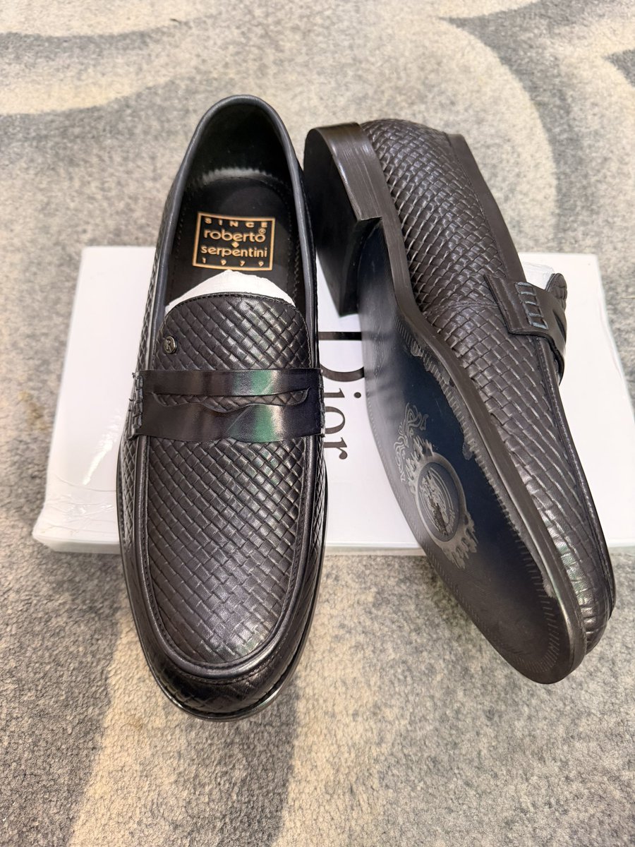 Baba_Dan_Audu_0's tweet photo. Navey blue 🤞 https://t.co/Ufogk7X2G8