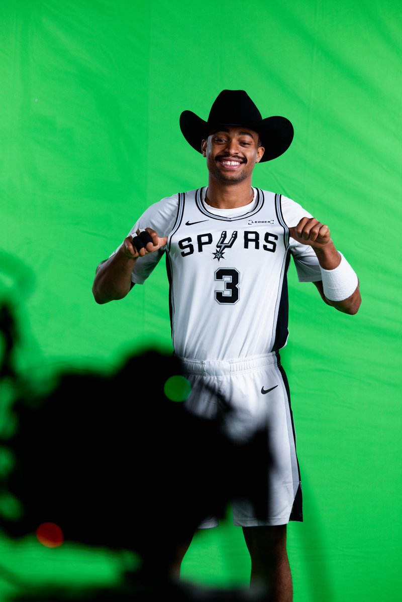 spurs's tweet photo. We're BAAAACK 🤠📸 https://t.co/ULFSbAV5hW
